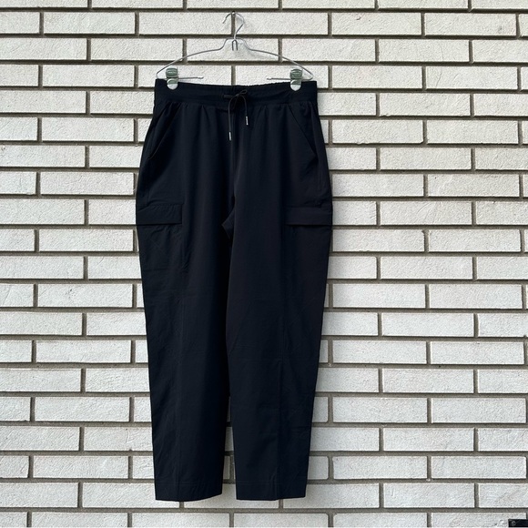 Sweaty Betty Black Trekker Hiking Pants L Utility Pockets Zipper Hem Athleisure - Picture 1 of 10